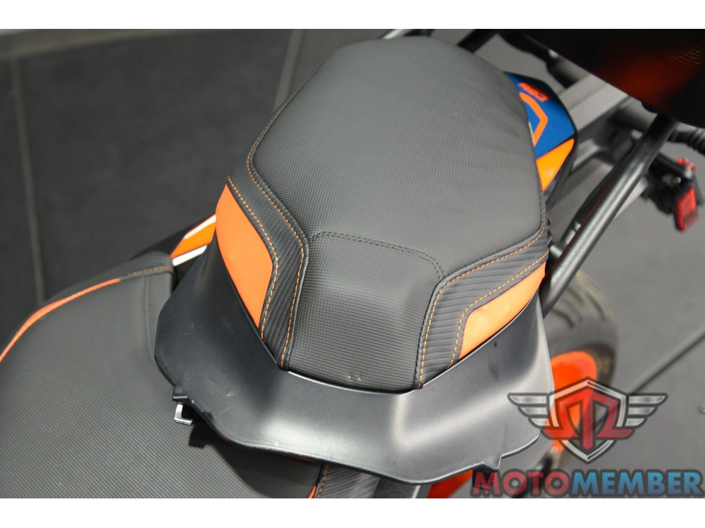 2022 Ktm Duke 890 R alt
