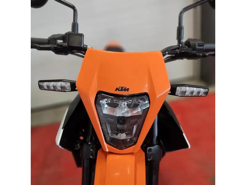2025 KTM 390 SMC R