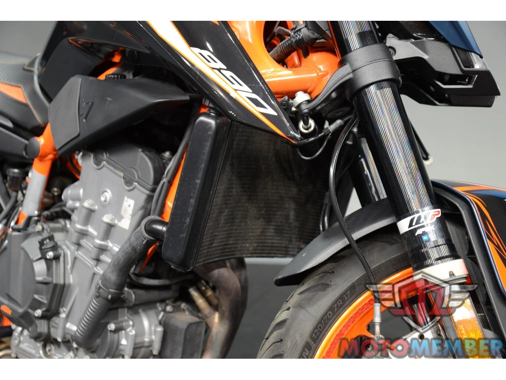 2022 Ktm Duke 890 R alt