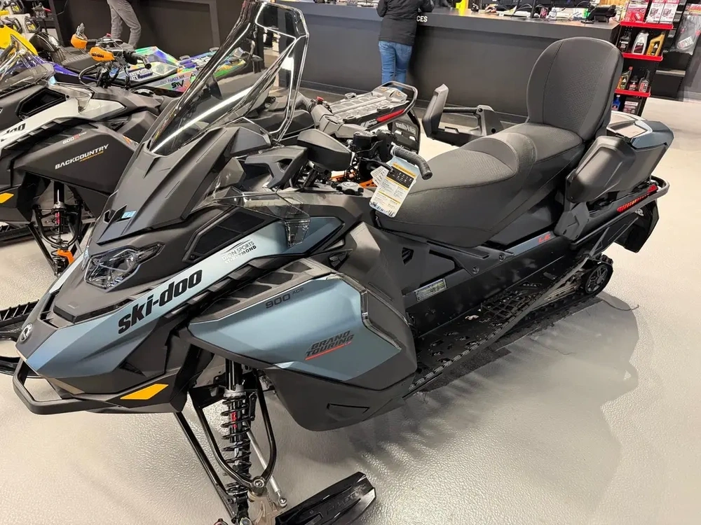 Ski-doo Grand Touring Le Platinium 900 Limited 2026 alt