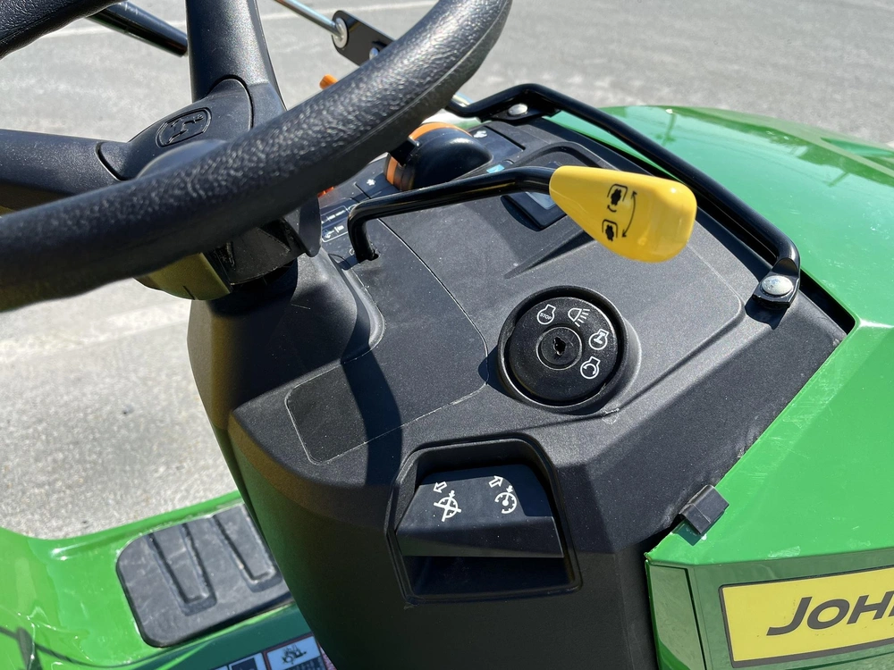 2025 John Deere S220 alt