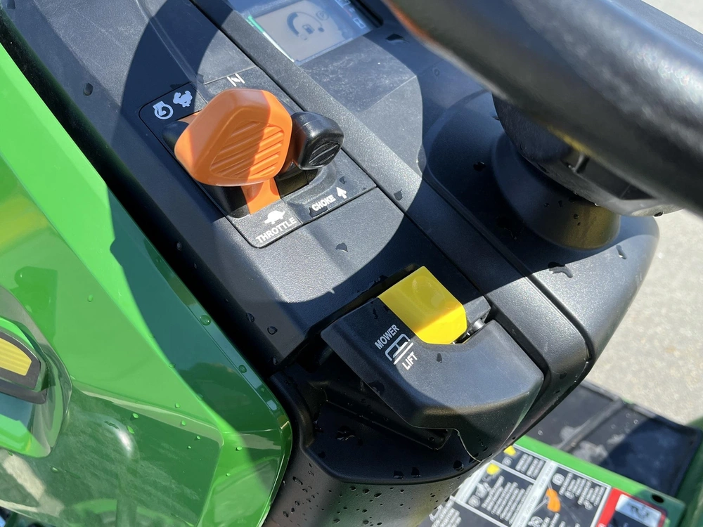 2024 John Deere X570 alt
