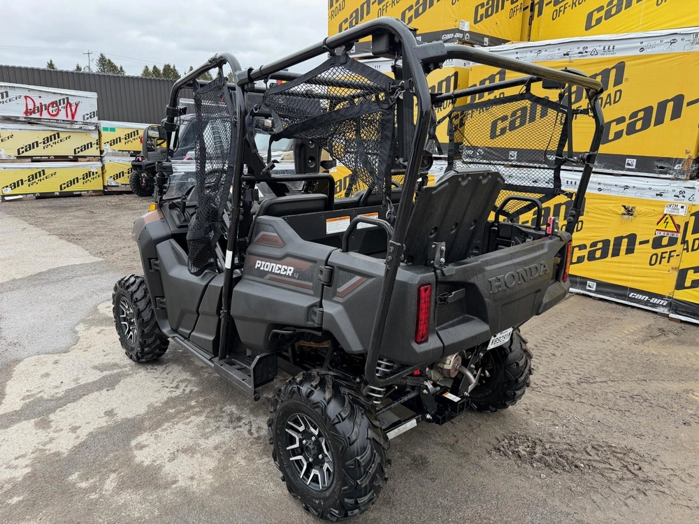 Honda Pioneer 700-4 2022 alt
