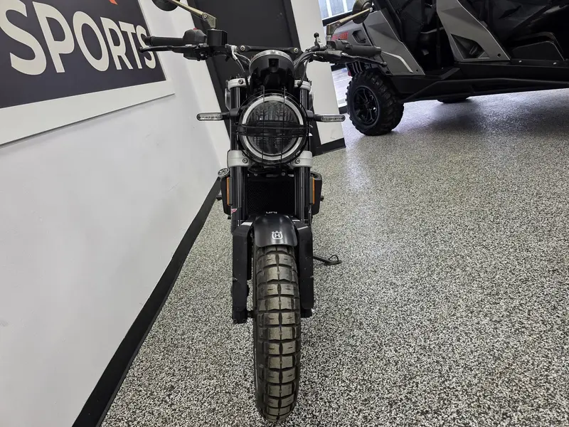 Husqvarna SVARTPILEN 401 2021