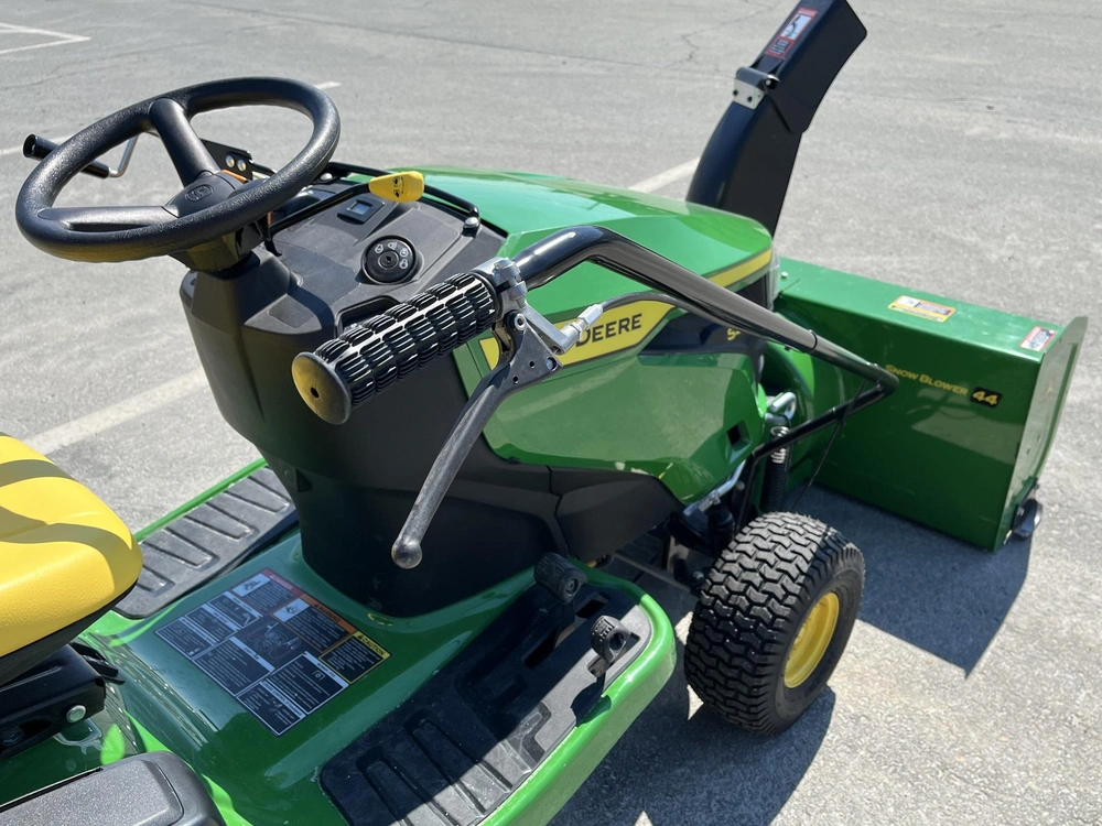 2025 John Deere S220 alt