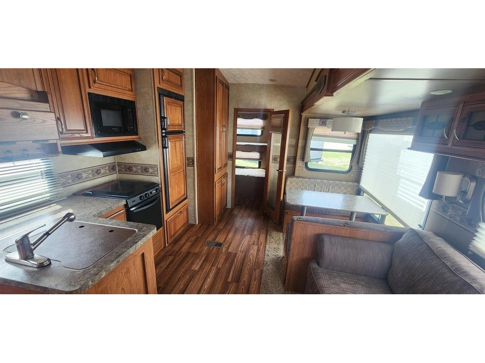 2014 Sabre 323bh alt