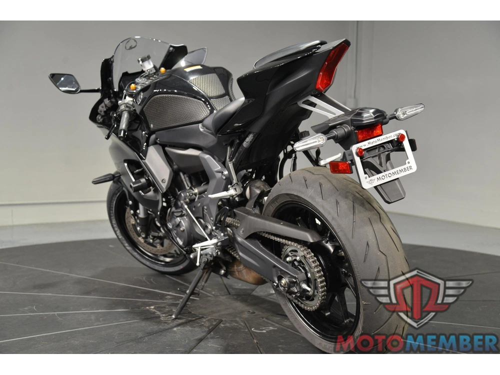 2025 Yamaha Yzf-r7 alt