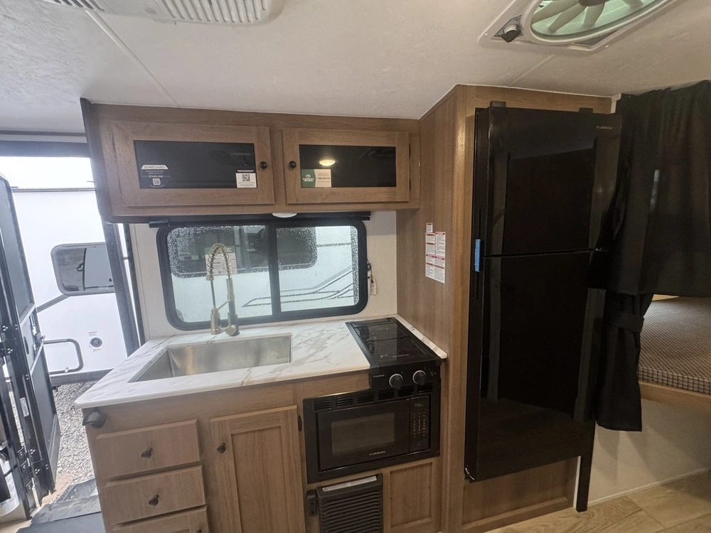 Coachmen Apex Nano 208bhs 2026 alt