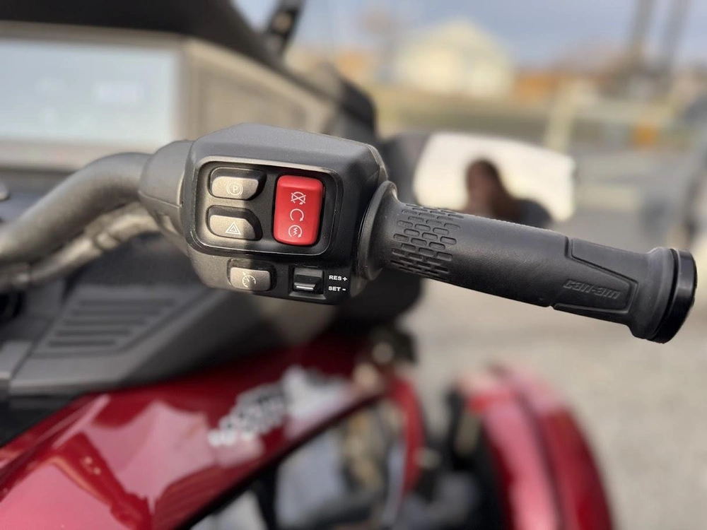 Can-am Rt Limited 2025 alt