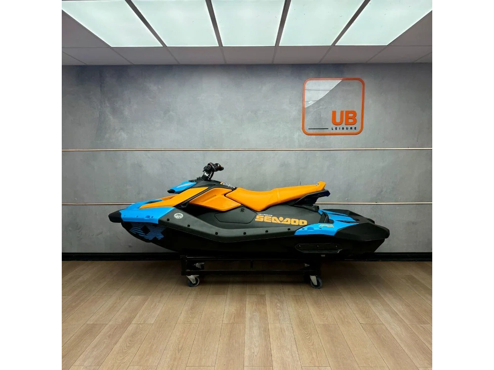 2026 Sea-doo Spark Trixx 3up Gulfstream Blue / Orange Crush alt