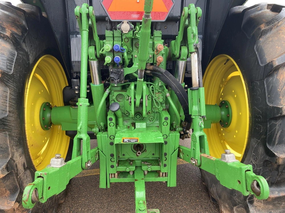 2023 John Deere 6110m alt