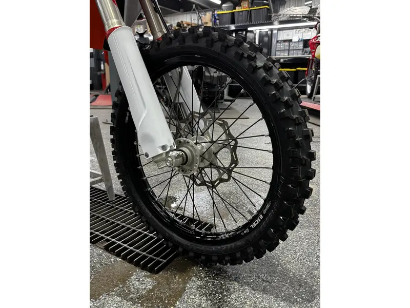 2024 KTM 450 SX-F thumbnail 12