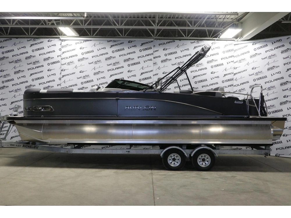 2026 Avalon Catalina 2585 Qls Windshield + Mercury 200 Hp alt