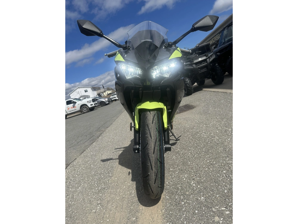 2026 Kawasaki Ninja 650 alt
