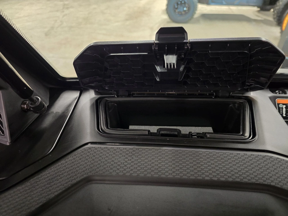 2026 Brp Defender Limited Cab Hd11 alt