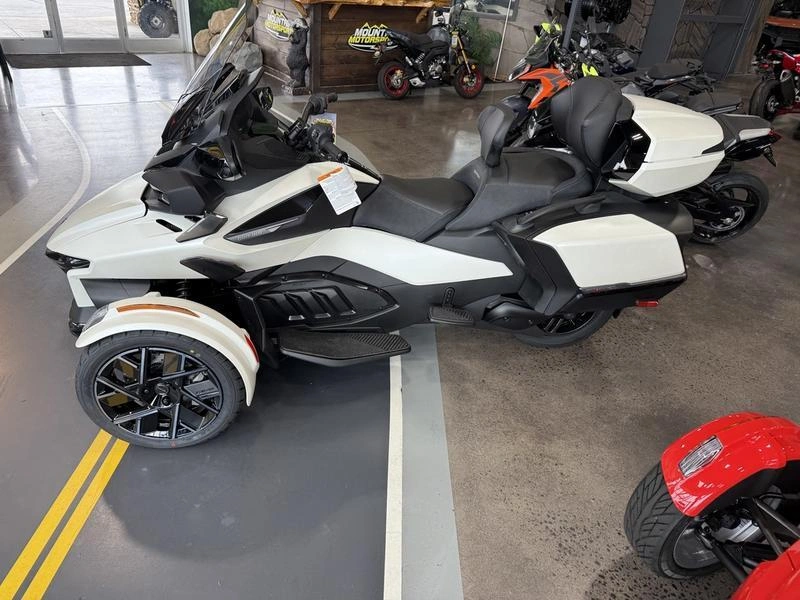 2026 Can-am Spyder Rt Sea-to-sky Vegas White Satin / Special Series alt
