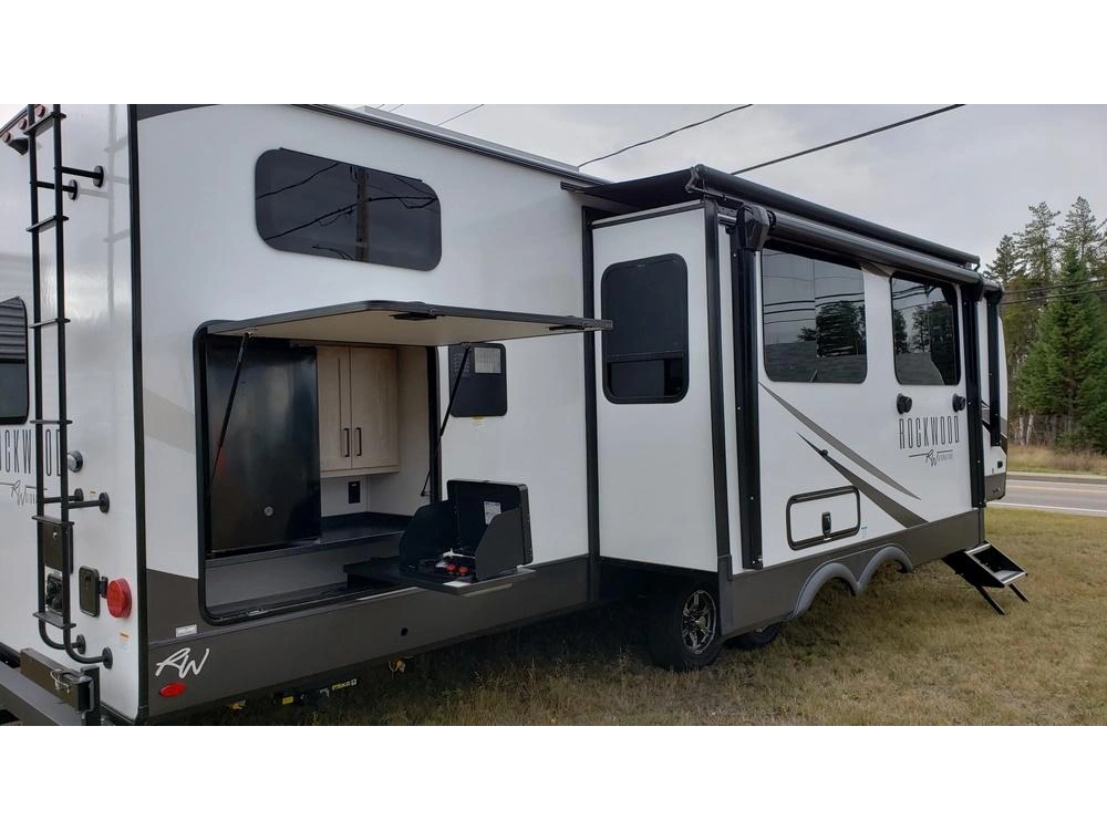 Forest River Rockwood Signature 8336bh 2023 alt