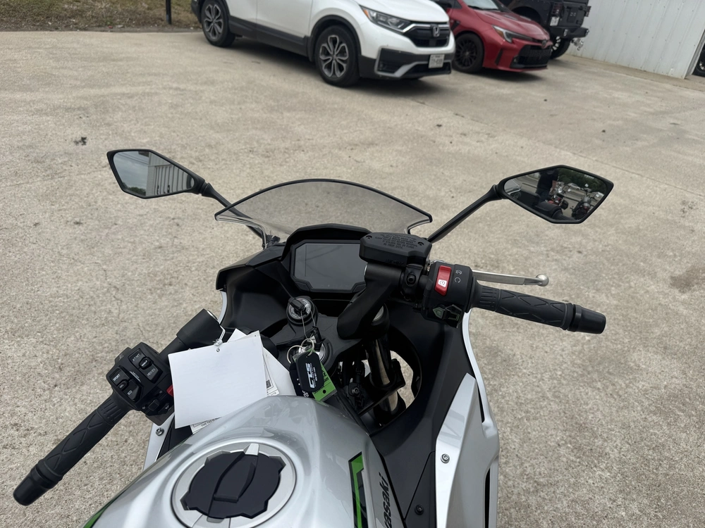 2024 Kawasaki Ninja�� 7 Hybrid Abs Hybrid Abs alt