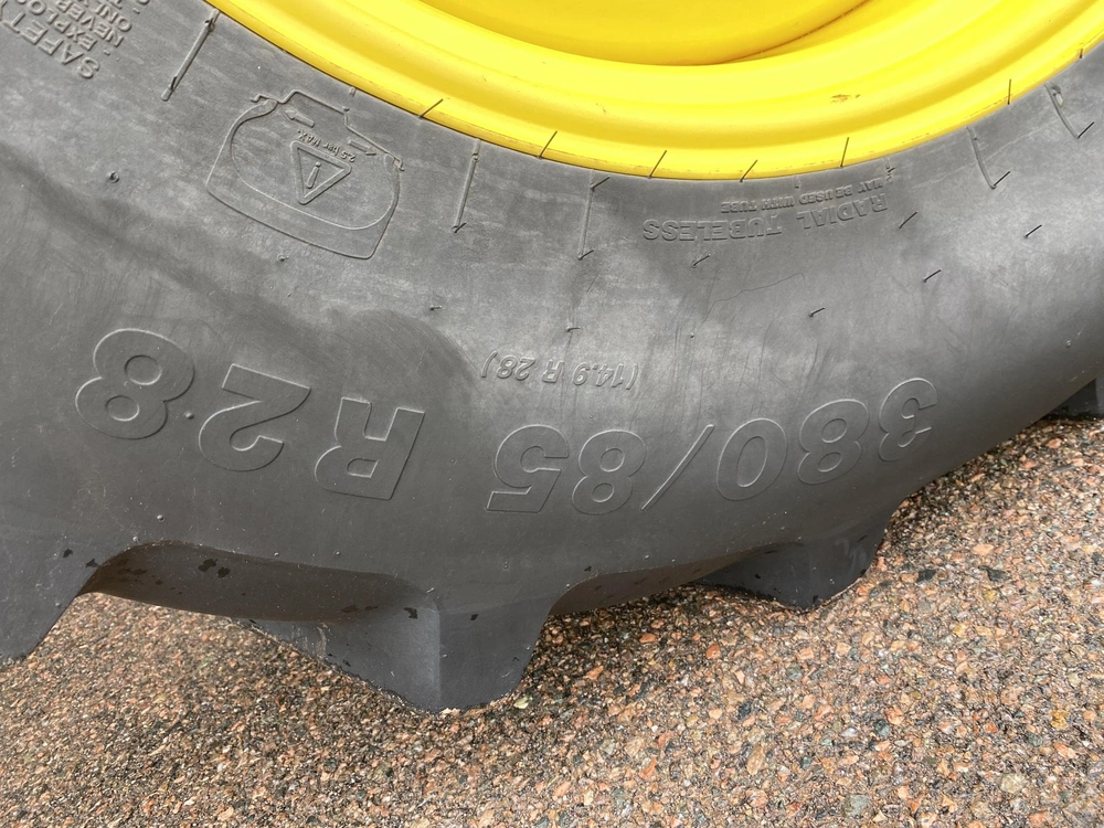 2023 John Deere 6110m alt
