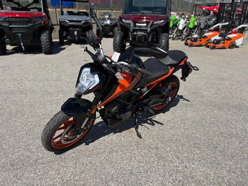 2022 KTM DUKE 200