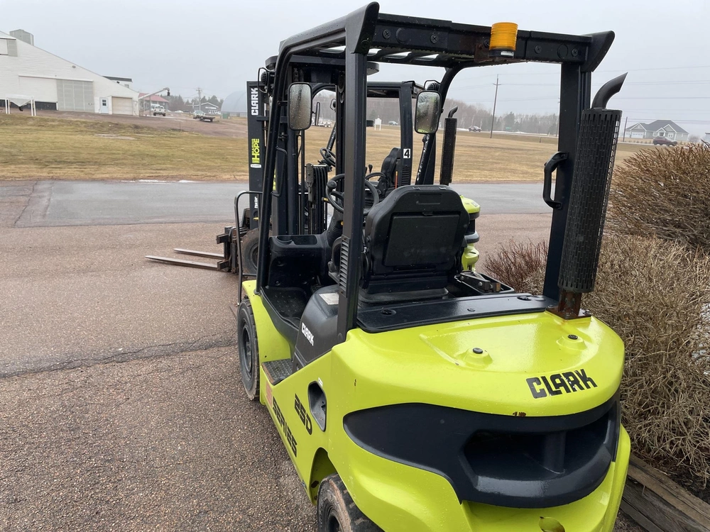 2022 Clark S25d alt