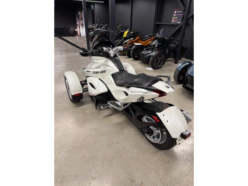Can-am Spyder St 2014 alt