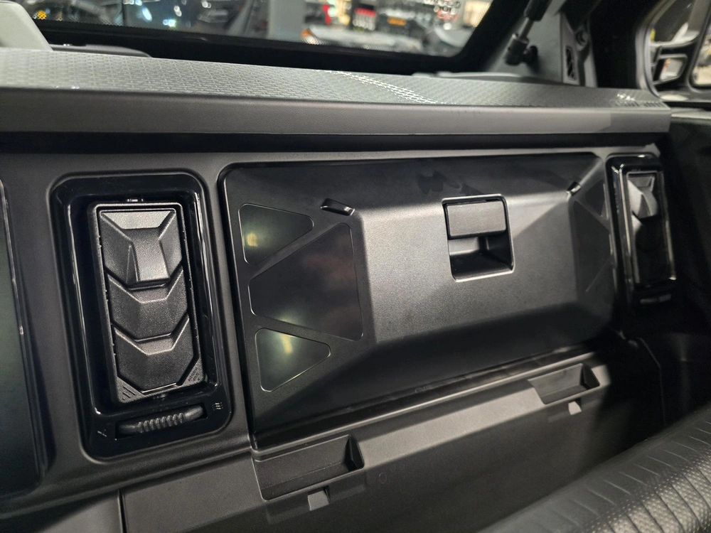 2026 Brp Defender Limited Cab Hd11 alt