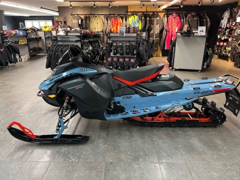 Ski-doo Backcountry X-rs 146 (43'') 850 E-tec Ice Storm 150 1.5'' E.s. W/ 10.25'' Touchscreen 2026 alt