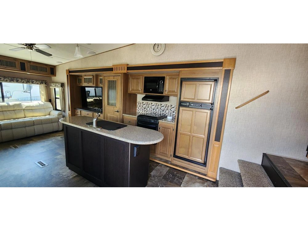 Cruiser 333rl 2016 alt