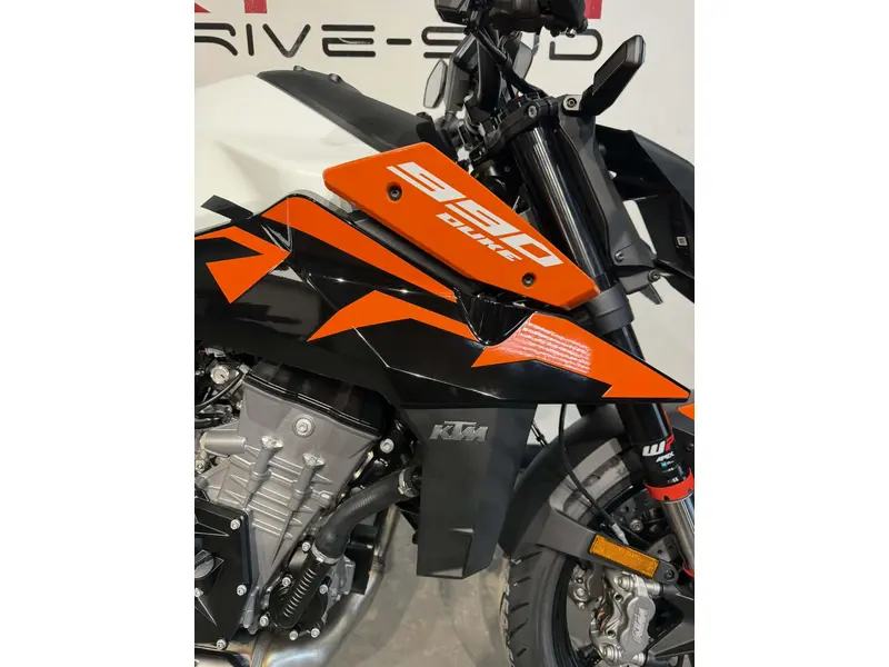 2027 KTM 990 DUKE