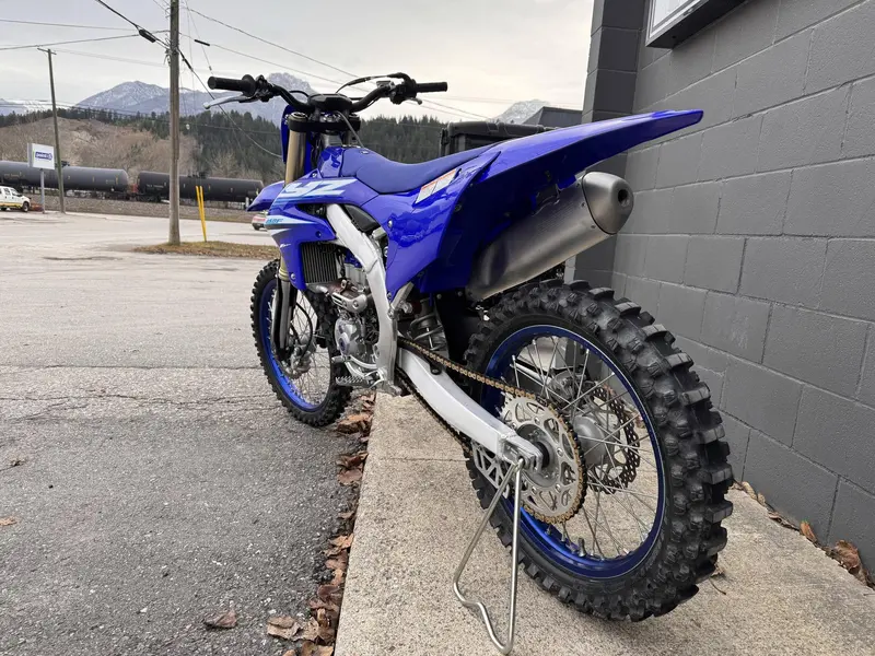 2025 Yamaha YZ 450F thumbnail 3