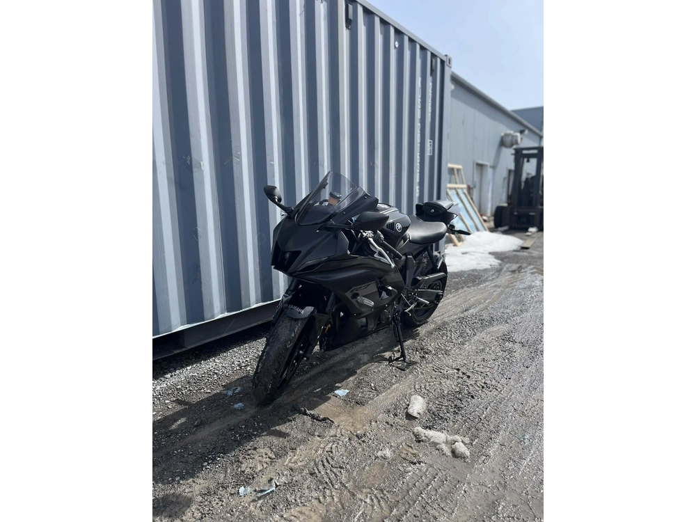 Yamaha R7 2025 alt