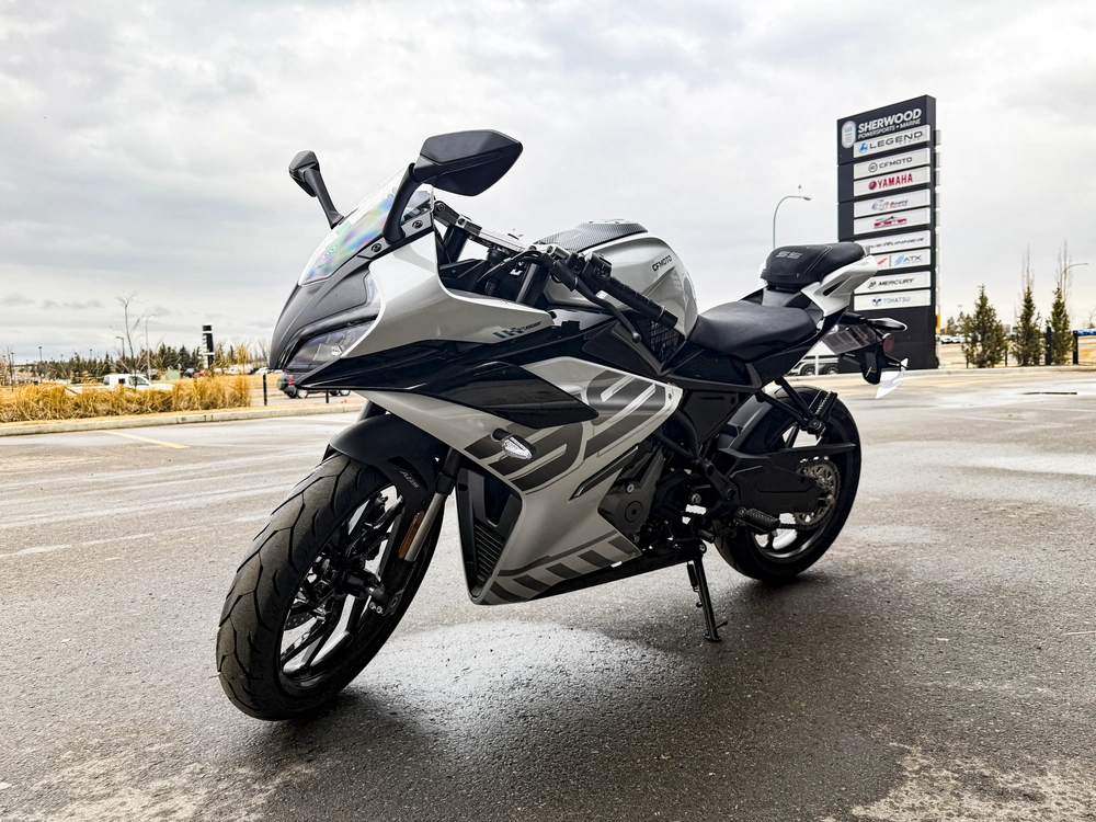 2026 Cfmoto 300ss alt