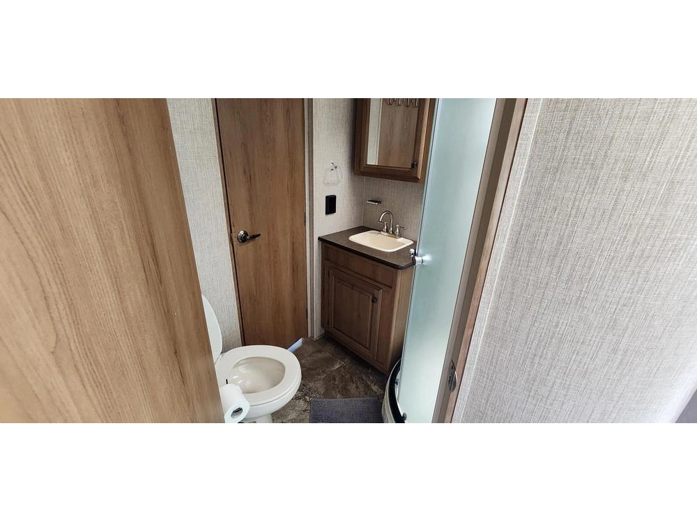 Cruiser 333rl 2016 alt