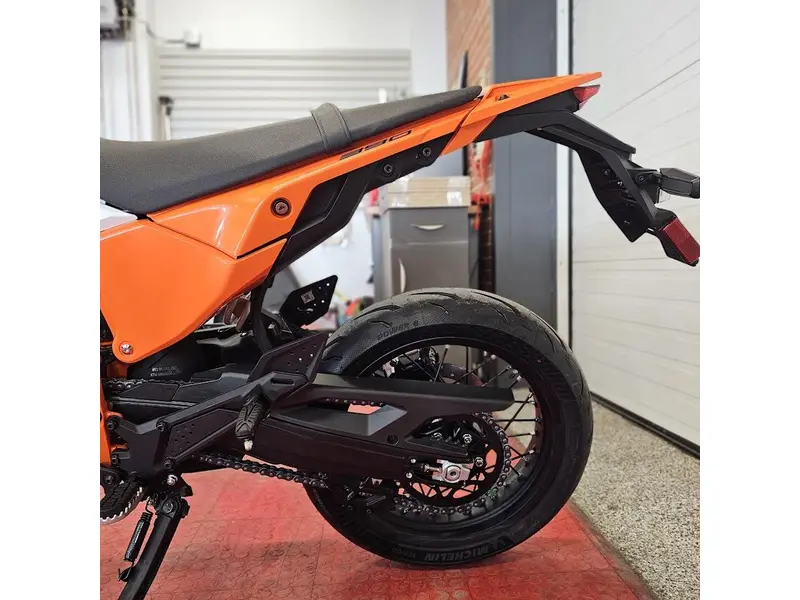 2025 KTM 390 SMC R