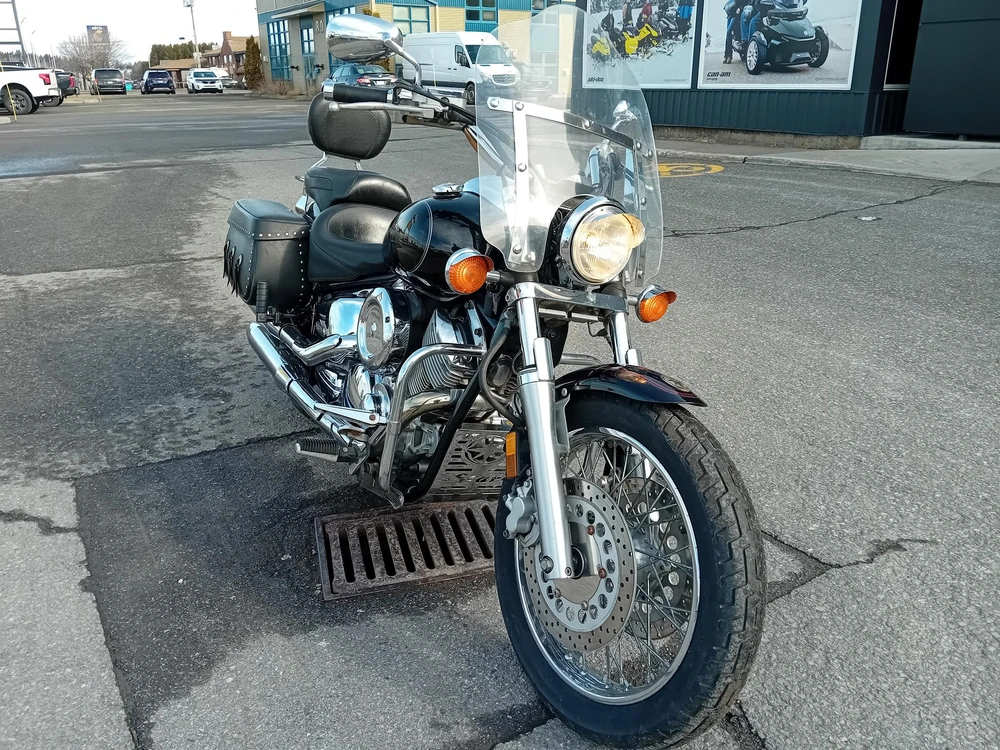 Yamaha V-star 1100 1999 alt