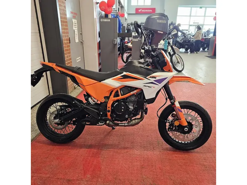 2025 KTM 390 SMC R