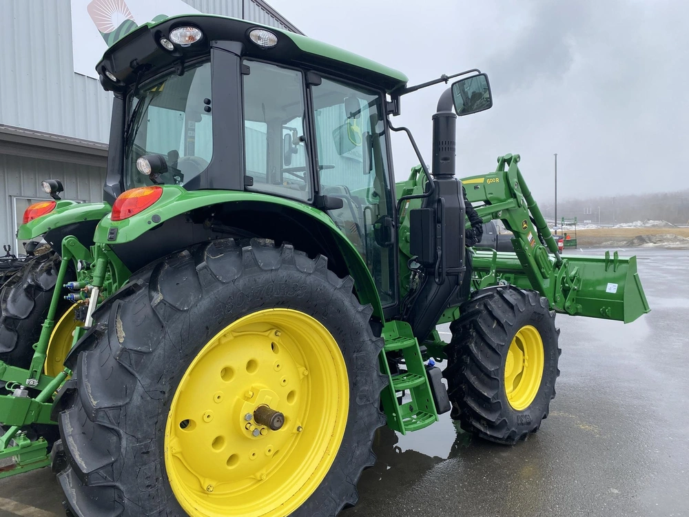 John Deere 6110m 2024 alt