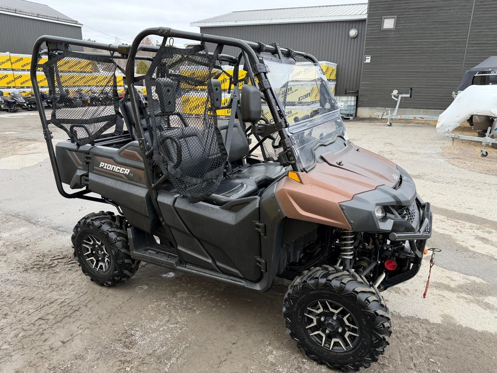 Honda Pioneer 700-4 2022 alt