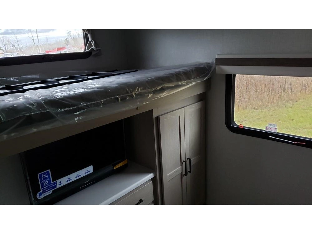 Forest River Rockwood Signature 8336bh 2023 alt