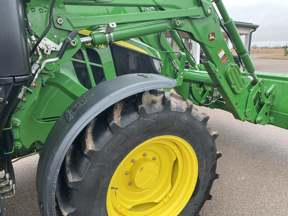 2023 John Deere 6110m alt