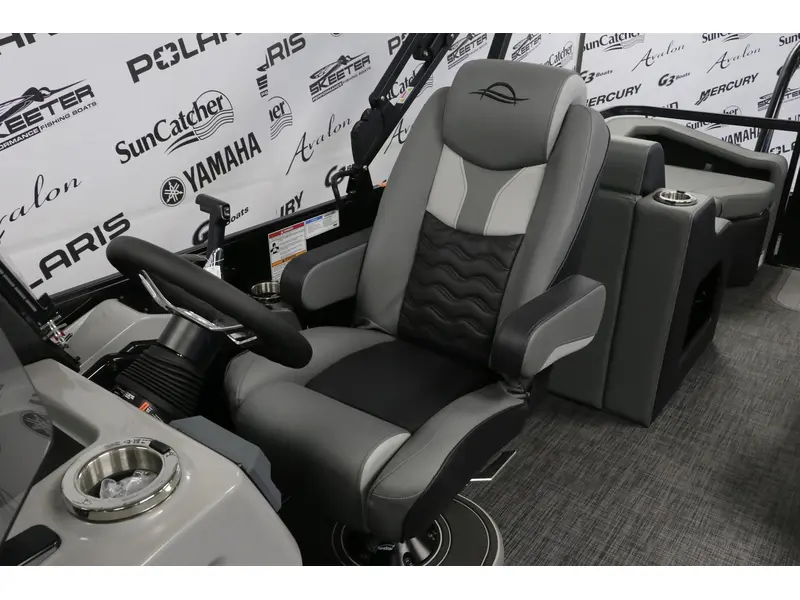 2026 SunCatcher ELITE 324SS + YAMAHA VMAX 200 HP thumbnail 9