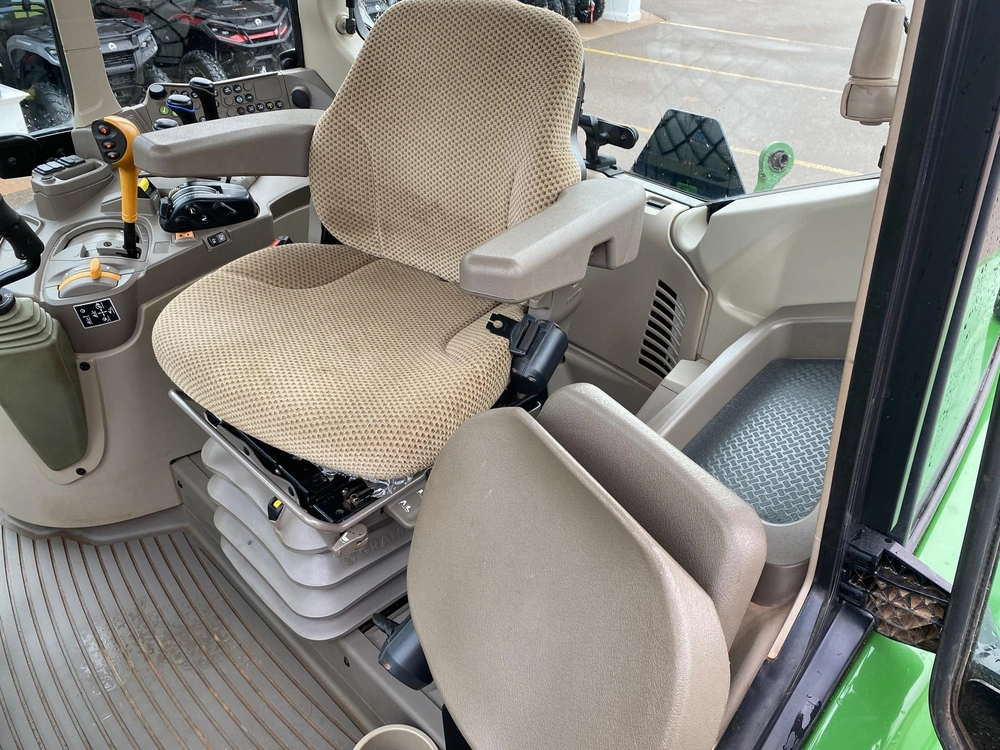 2023 John Deere 6110m alt