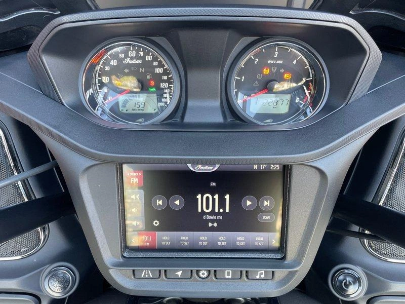 2020 Indian Motorcycle Challenger alt