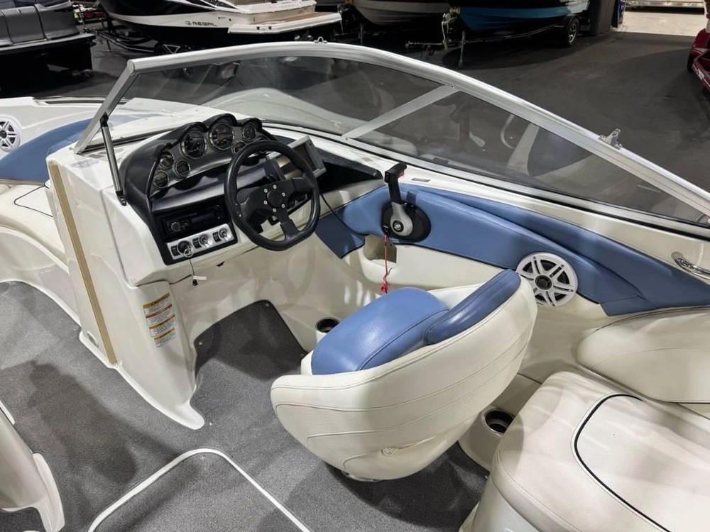 Bayliner 235 2012 alt