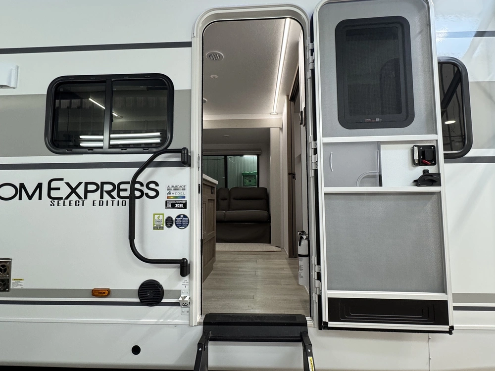Coachmen Freedom Express 30se-320 2026 alt