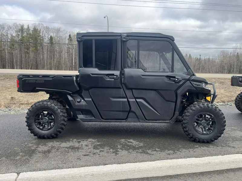 2025 Can-Am SSV DEF MAX TEXCAB 65 HD10 BK 25 Limited HD10 thumbnail 2