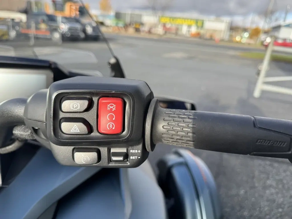 Can-am F3 Limited 2025 alt