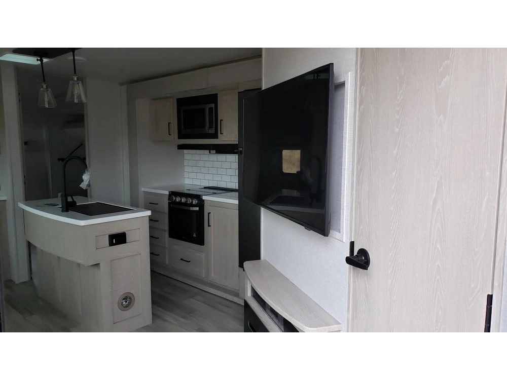 Forest River Rockwood Signature 8336bh 2023 alt