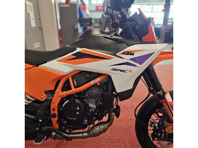 2025 KTM 390 SMC R